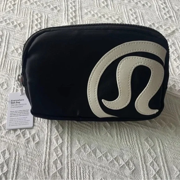 Hard-to-Find 1L Lululemon Black with Large White Logo Belt Bag BRAND NEW